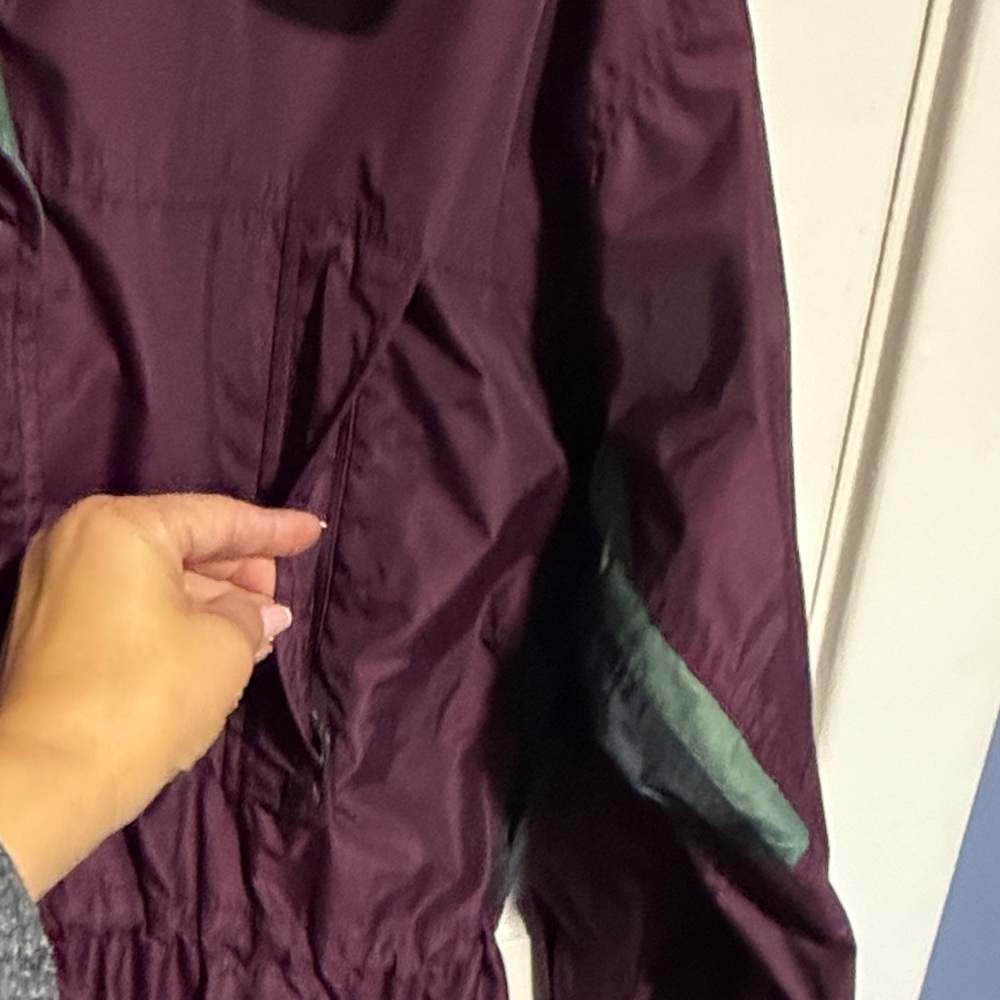 Columbia Women's Deep Burgundy and Forest Green Ski Jacket - Picture 4 of 13